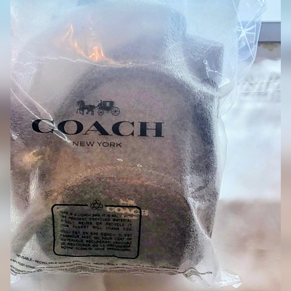 Coach Mini Court Backpack ๐๐จ๐ฅ๐ ๐๐ฎ๐ญ ๐๐๐ซ๐จ๐ฌ๐ฌ ๐๐จ๐๐๐ก ๐๐ญ๐จ๐ซ๐๐ฌ! - Picture 10 of 16